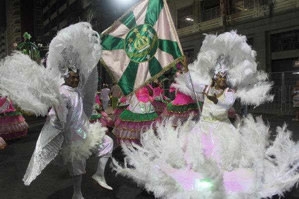 Bloco Carnavalesco Império do Gramacho. Casal de Mestre Sala e Porta-Bandeira, carnaval de 2015 Foto: Heraldo HB