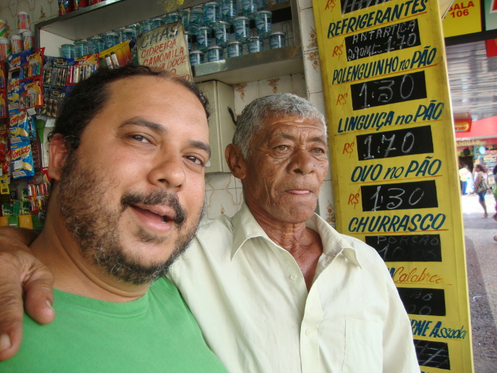Com Mestre Barbosa, pioneiro da capoeira em Caxias, já falecido.